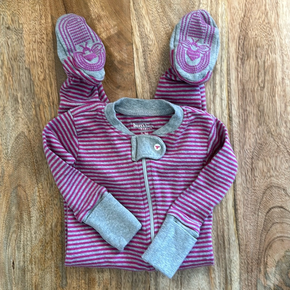 NWOT Burt’s Bees Baby footed pajama 0-3 month